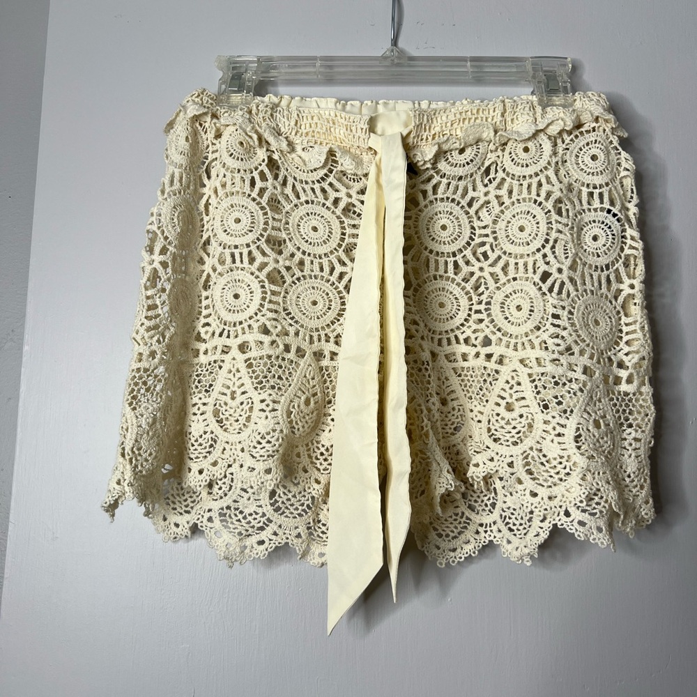 NWOT Cynthia Rowley Cream Lace Swim Coverup Shorts W/Scalloped Hem - Picture 1 of 10